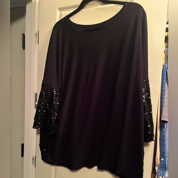 Elegant Black Sequin Sleeve Women's Top - Picture 1 of 3